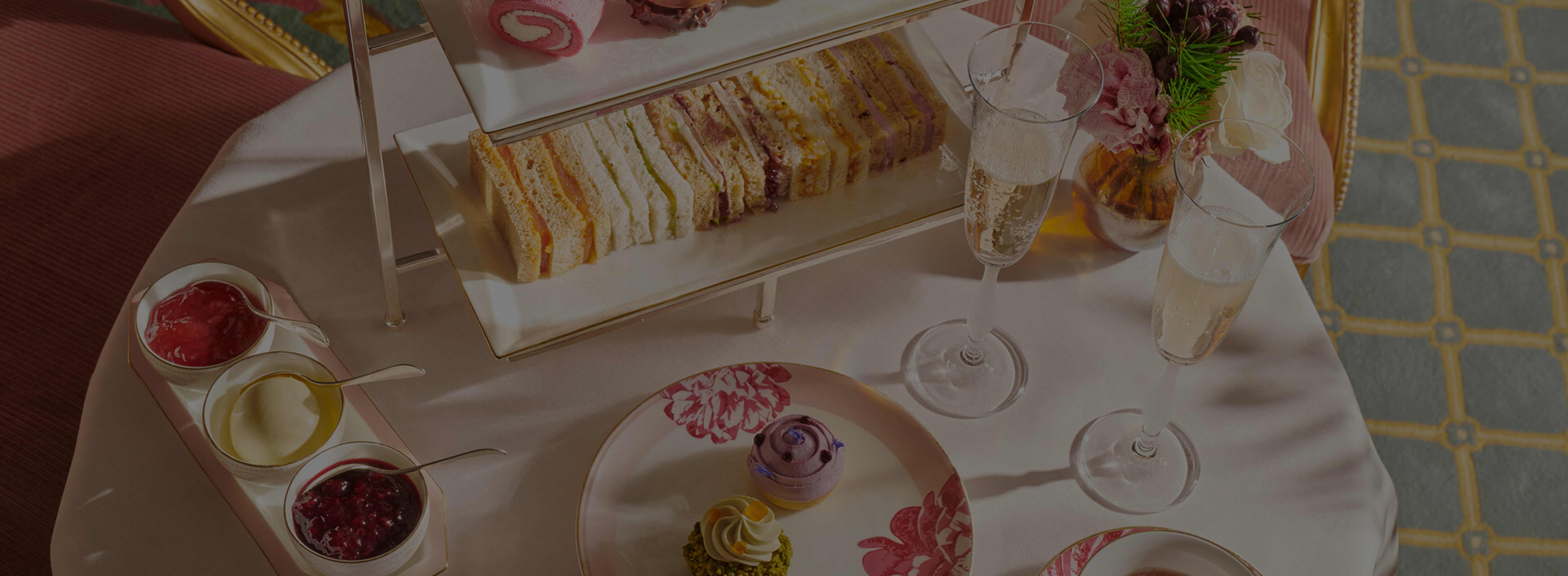 An afternoon of pure indulgence in Mayfair’s most famous setting.